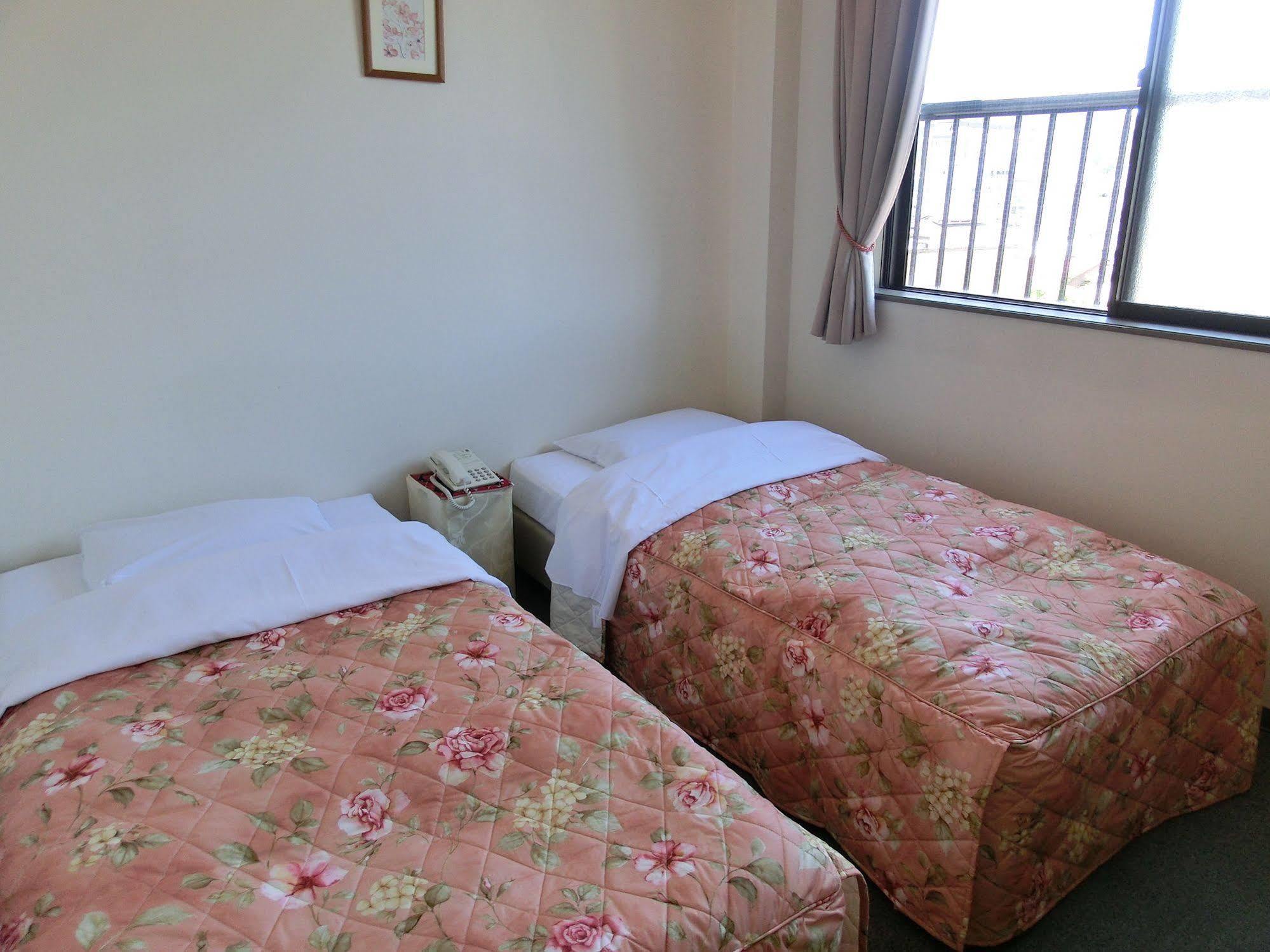 טקיאמה Hotel Hana מראה חיצוני תמונה